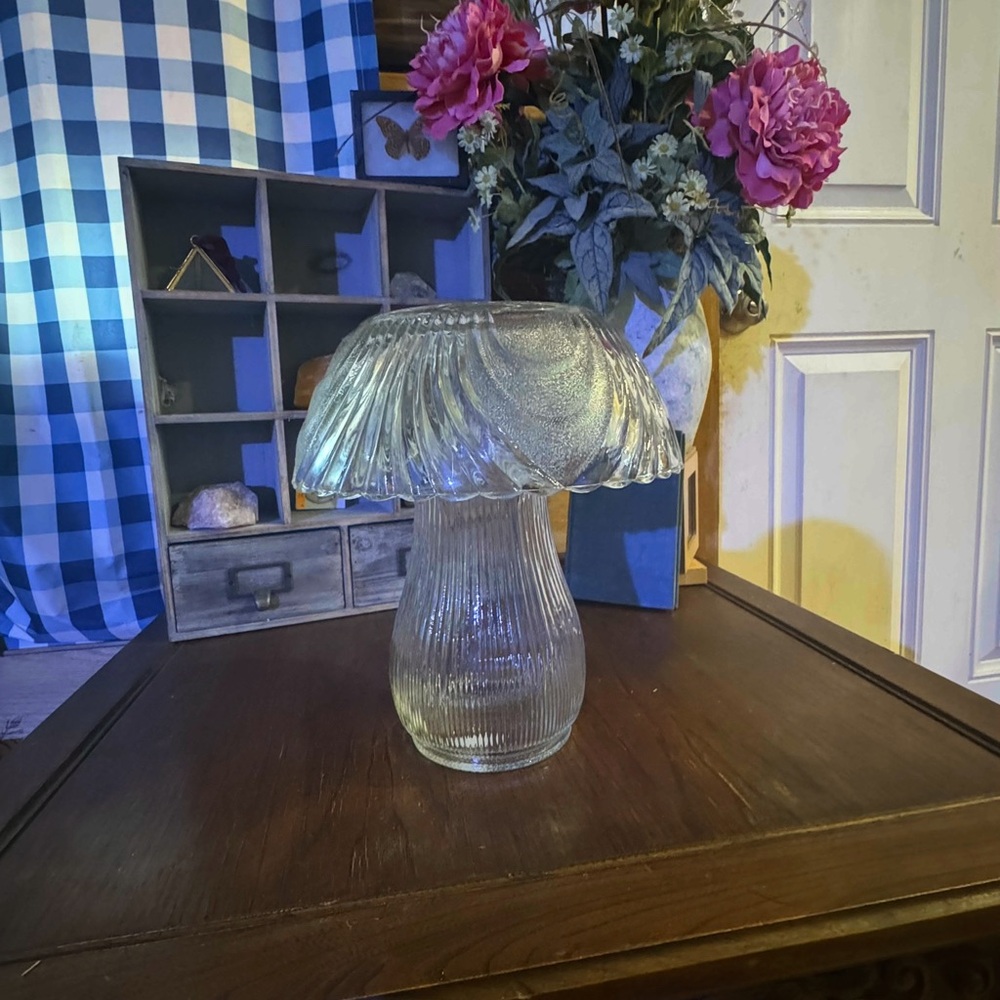 Mushroom-Shaped Glass Vase with Ribbed Texture
